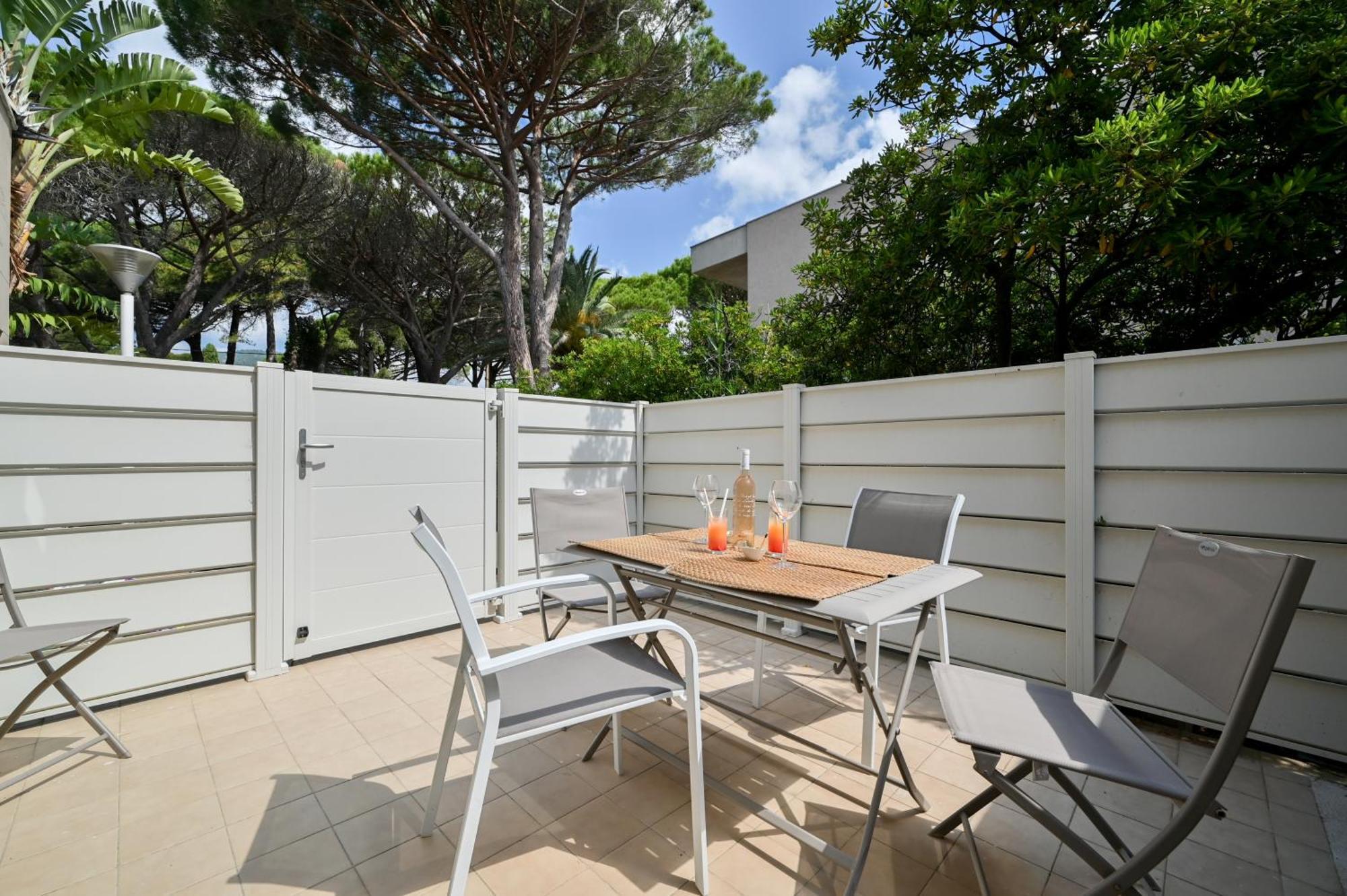 Residence La Menado Cavalaire-sur-Mer Exterior photo